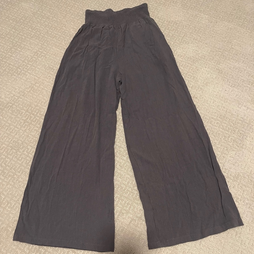 Wide leg ankle length/cropped pants